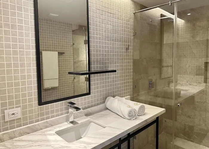Luxury 1br Prime Location Apartment *